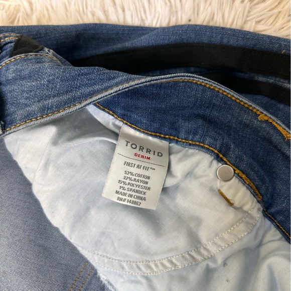 ◾️Torrid Denim Raw Hem Mini Skirt With Side Strips - Picture 6 of 8